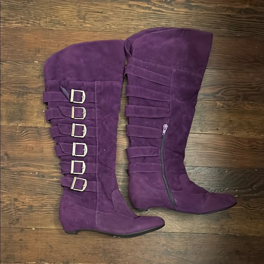 BAMBOO Purple suede Boots with Silver Buckles